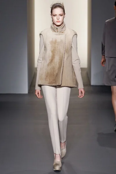 Look 15